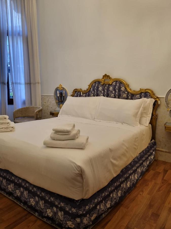 Casa Alla Fenice Venesia Bagian luar foto