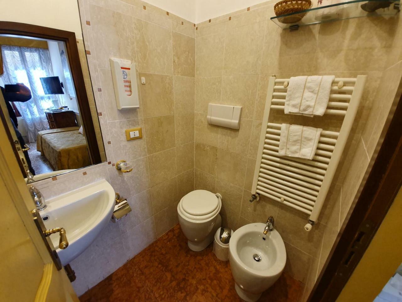 Casa Alla Fenice Venesia Bagian luar foto