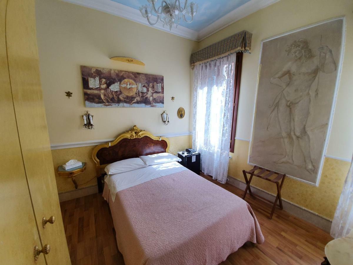 Casa Alla Fenice Venesia Bagian luar foto