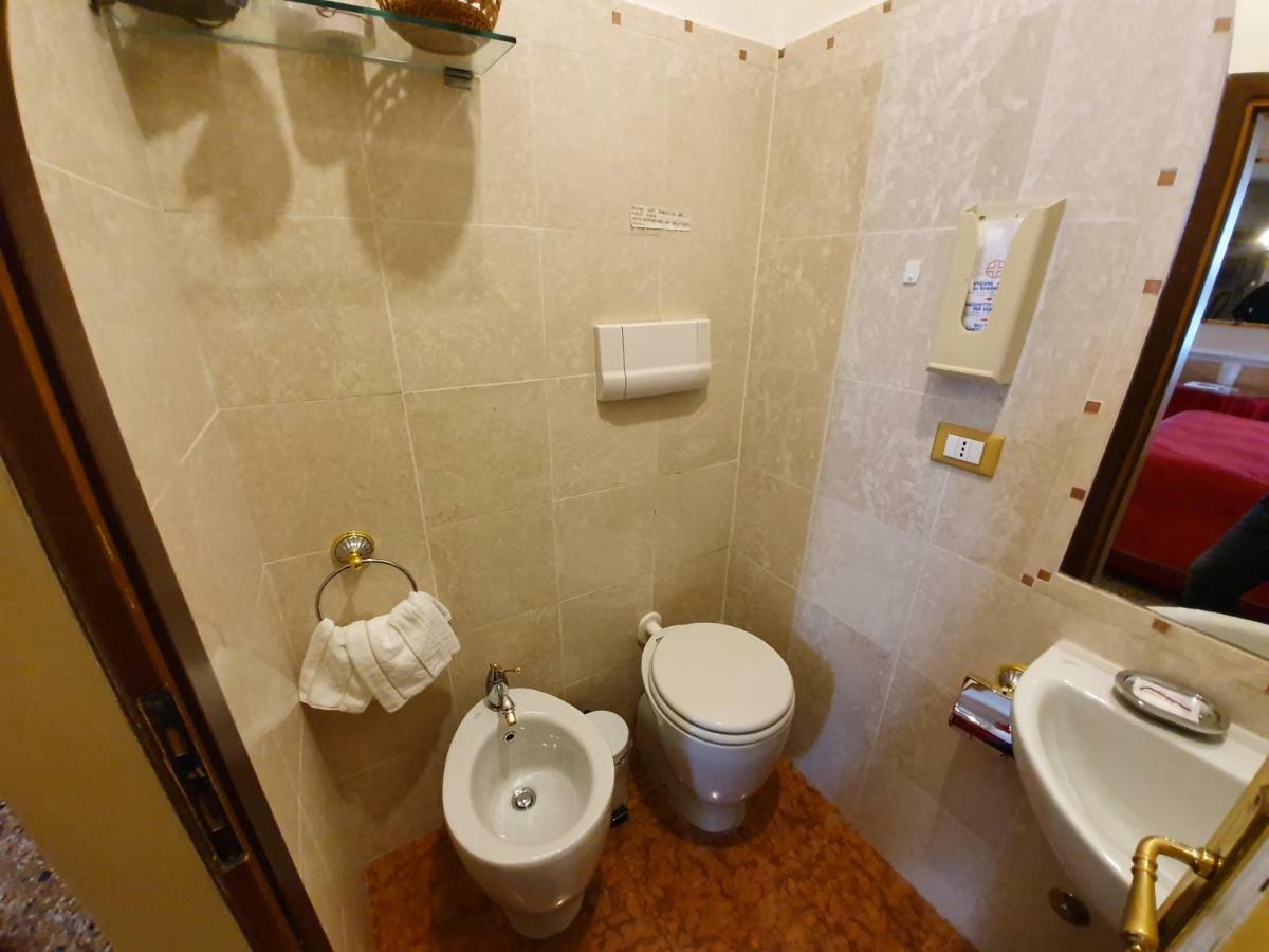 Casa Alla Fenice Venesia Bagian luar foto